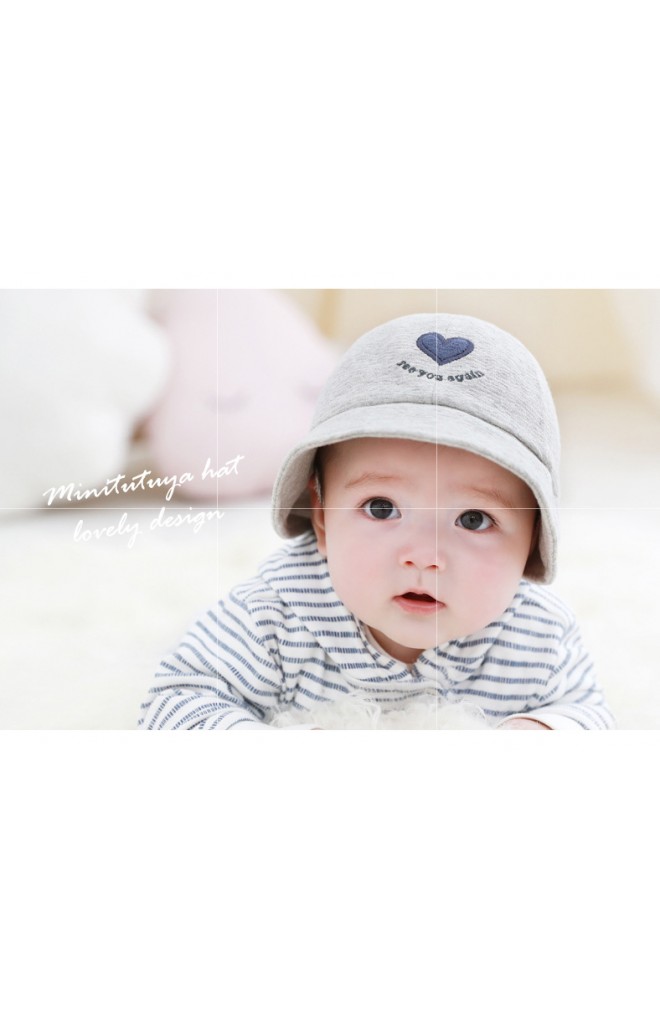 หมวกปีกรอบปักหัวใจ จาก TUTUYA