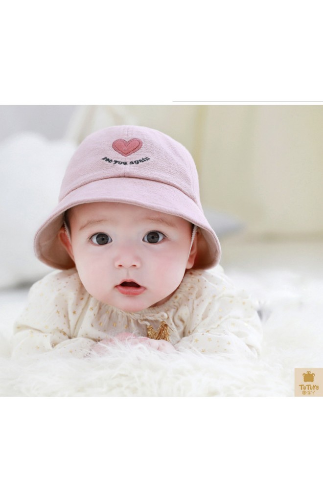 หมวกปีกรอบปักหัวใจ จาก TUTUYA