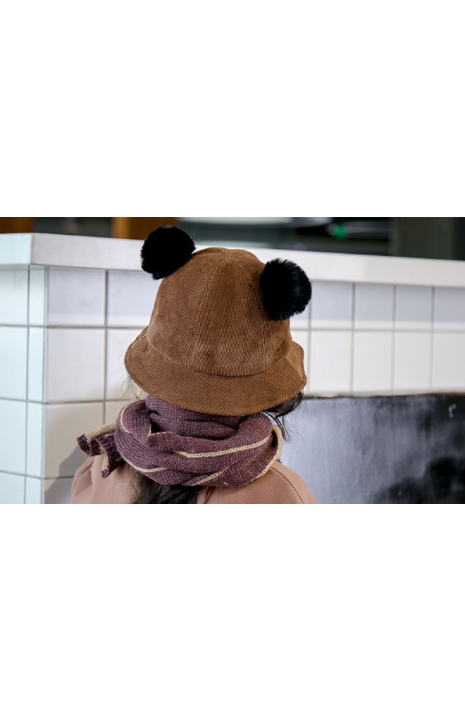 หมวก Bucket หน้าหมีผ้าลูกผูก แต่งหูปอมปอม KUKUJI
