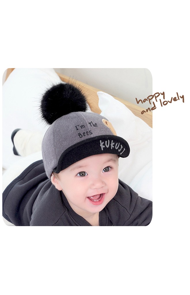 หมวกแก๊ปหมีน้อย ด้านบนแต่งปอมปอม KUKUJI