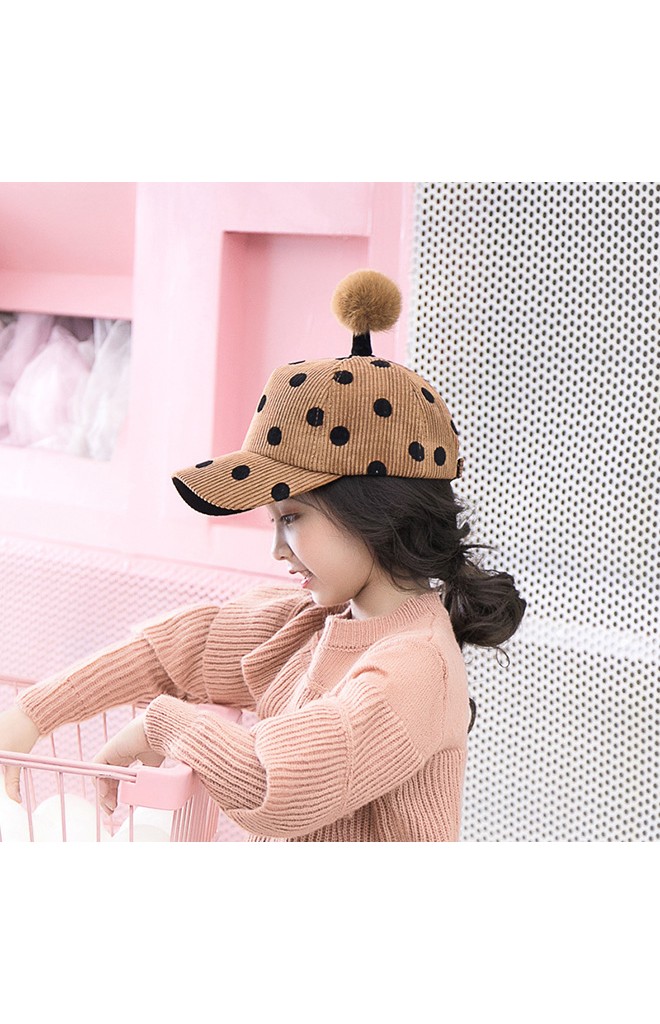 หมวกแก๊ปผ้าลูกฟูกลายจุด ด้านบนแต่งปอมปอมเดี่ยว KUKUJI