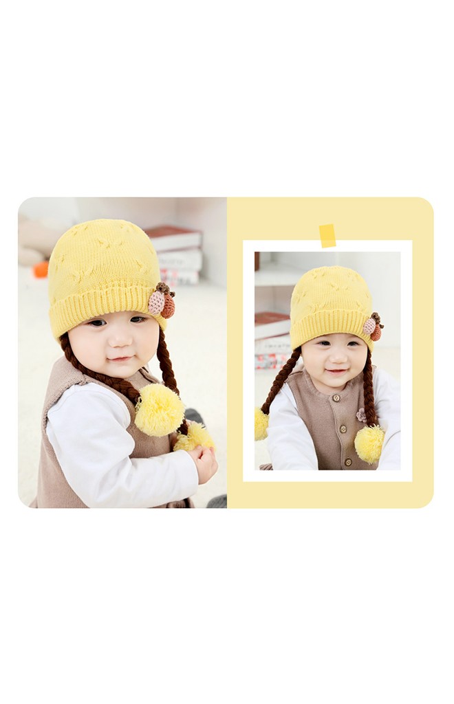 หมวกไหมพรมแต่งแครอทคู่ มีเปียปลายแต่งปอมปอม