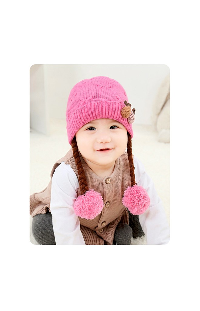 หมวกไหมพรมแต่งแครอทคู่ มีเปียปลายแต่งปอมปอม