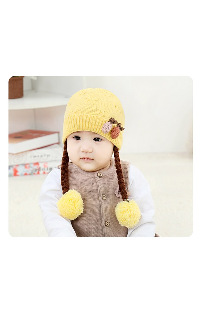 หมวกไหมพรมแต่งแครอทคู่ มีเปียปลายแต่งปอมปอม