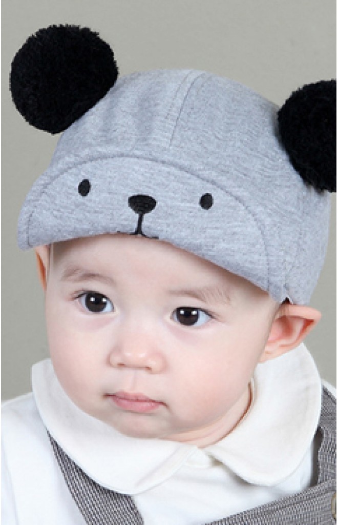 หมวกแก๊ปเด็กสีเทาแต่งปอมปอม ใต้ปีกหมวกปักหน้าหมีน้อย MILKY FRIENDS หมวกแก๊ปเด็กสีเทาแต่งปอมปอม ใต้ปีกหมวกปักหน้าหมีน้อย MILKY FRIENDS