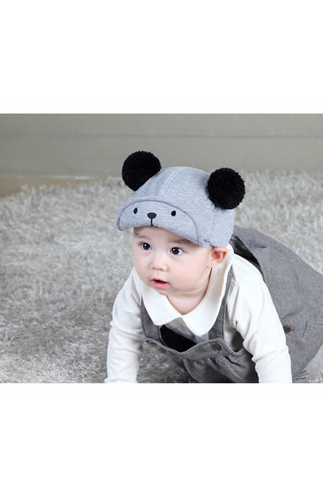 หมวกแก๊ปเด็กสีเทาแต่งปอมปอม ใต้ปีกหมวกปักหน้าหมีน้อย MILKY FRIENDS