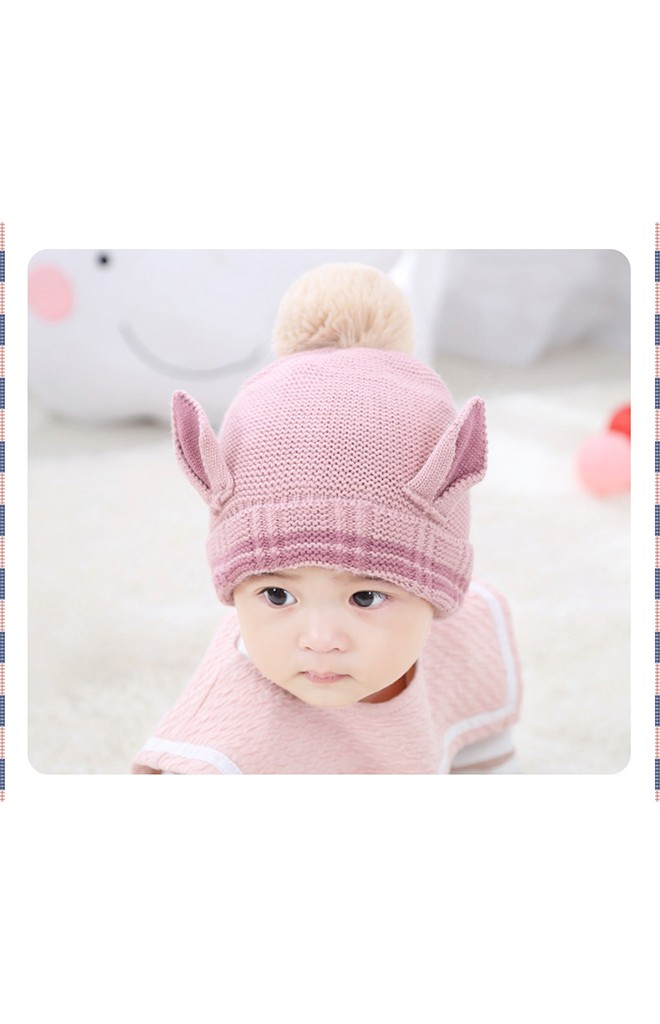 หมวกไหมพรมแต่งหูแหลม ด้านบนแต่งปอมปอมขนมิ้ง