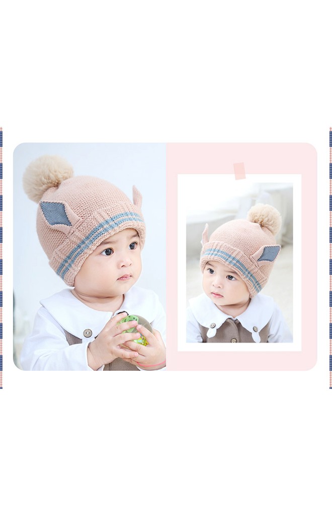 หมวกไหมพรมแต่งหูแหลม ด้านบนแต่งปอมปอมขนมิ้ง