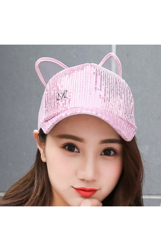 หมวกแก๊ปด้านหลังแต่งหูกระต่ายใหญ่ผูกโบว์ แต่งอักษร M