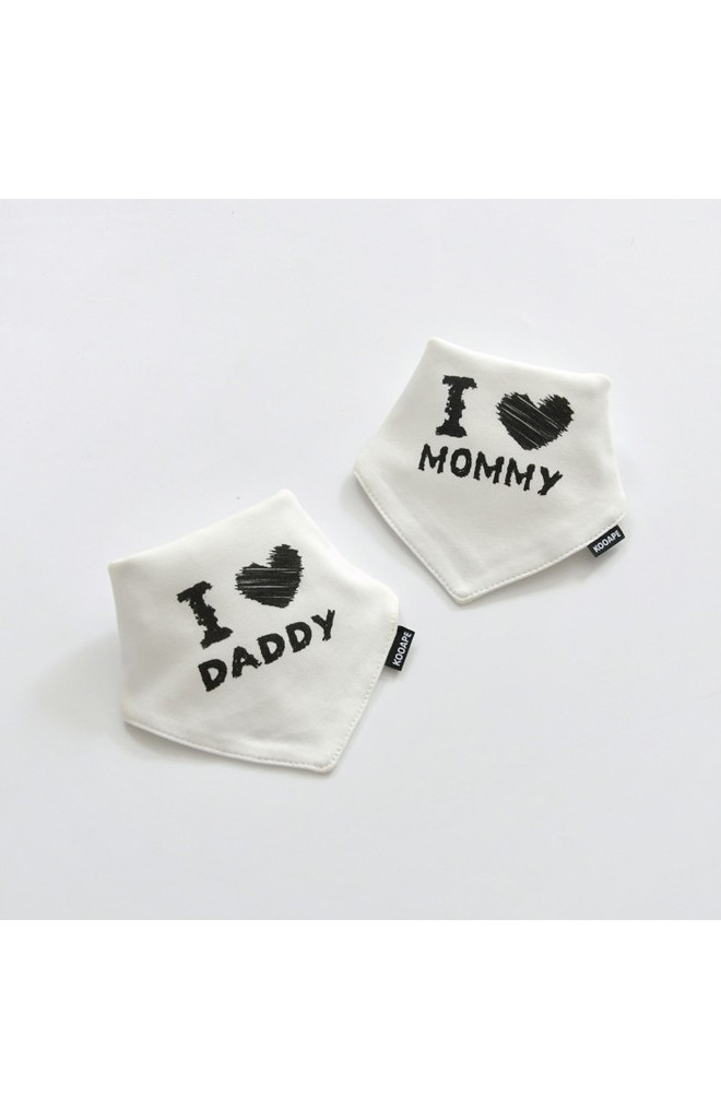 ผ้ากันเปื้อนสามเหลี่ยมเซ็ต 2 ชิ้น ลาย I LOVE DADDY & MOMMY
