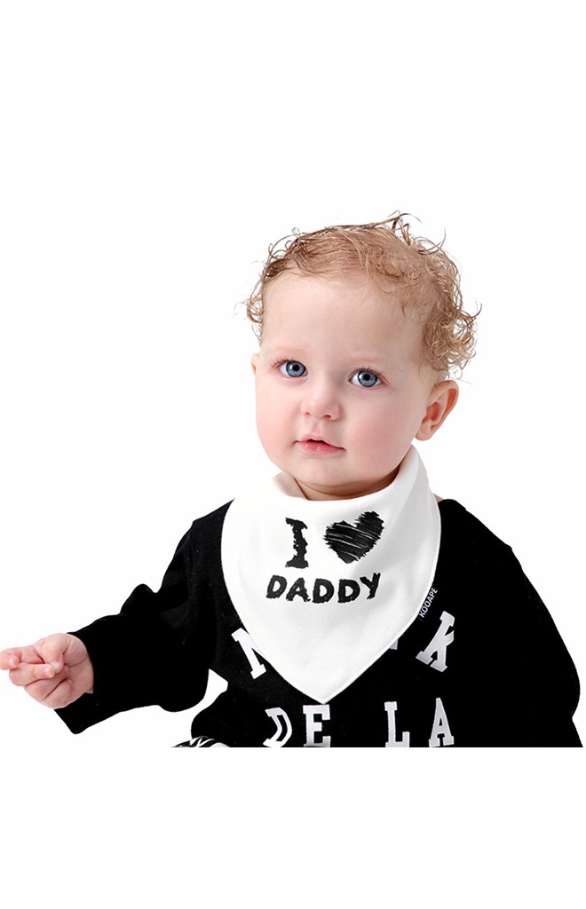 ผ้ากันเปื้อนสามเหลี่ยมเซ็ต 2 ชิ้น ลาย I LOVE DADDY & MOMMY