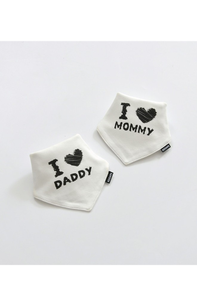 ผ้ากันเปื้อนสามเหลี่ยมเซ็ต 2 ชิ้น ลาย I LOVE DADDY & MOMMY