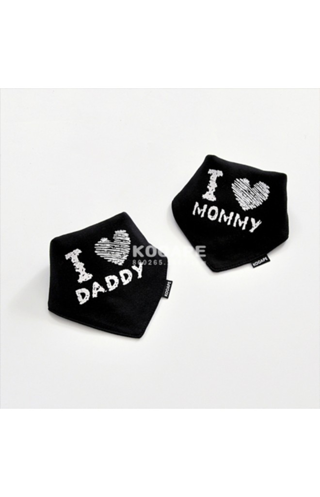 ผ้ากันเปื้อนสามเหลี่ยมเซ็ต 2 ชิ้น ลาย I LOVE DADDY & MOMMY
