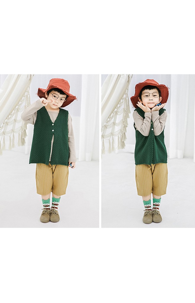 ถุงเท้าเด็กลายขวางหน้าสัตว์น้อยน่ารัก
