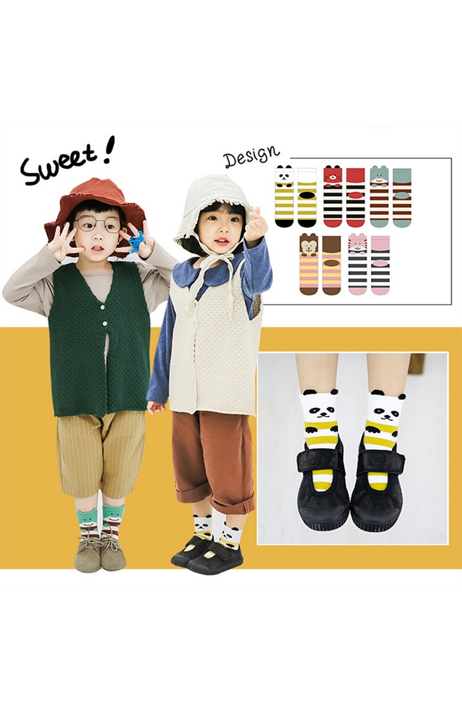 ถุงเท้าเด็กลายขวางหน้าสัตว์น้อยน่ารัก