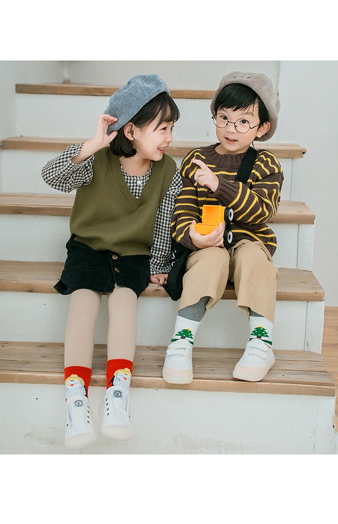 ถุงเท้าเด็กเซ็ตปีใหม่(C028) แบบหนาแพ็ค 3 คู่ สี แดง เทา และ เขียว
