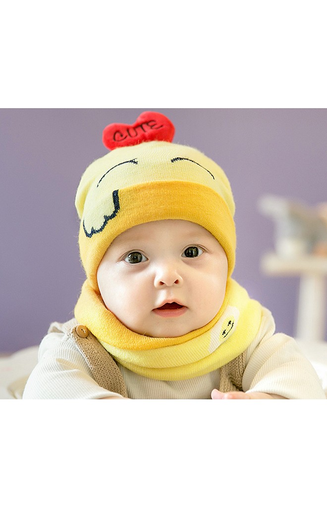 เซ็ตหมวกไหมพรมลูกเจี๊ยบ ด้านบนแต่งหัวใจ CUTE มาพร้อมผ้าสวมคอ GZMM
