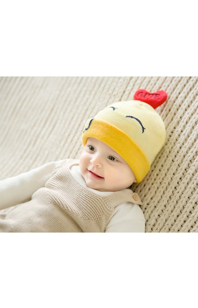 หมวกไหมพรมลูกเจี๊ยบ ด้านบนแต่งหัวใจ CUTE จาก GZMM