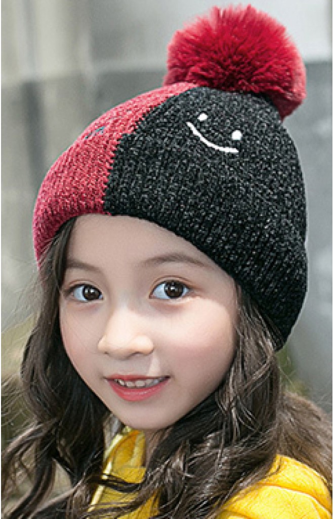 หมวกไหมพรมสีทูโทนปัก smile ด้านบนแต่งปอมขนมิ้ง หมวกไหมพรมสีทูโทนปัก smile ด้านบนแต่งปอมขนมิ้ง