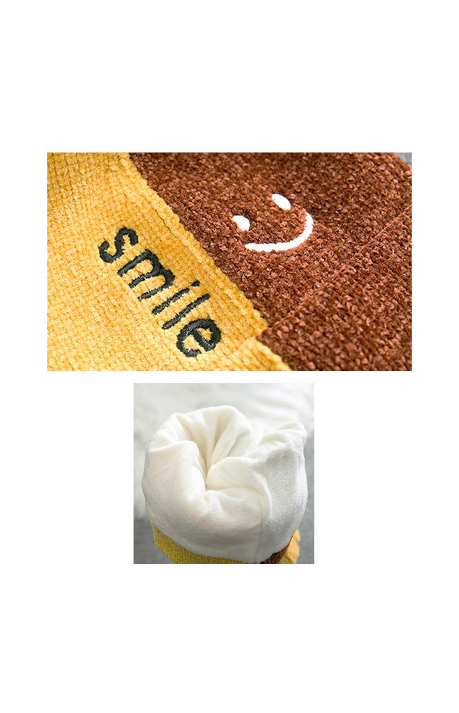 หมวกไหมพรมสีทูโทนปัก smile ด้านบนแต่งปอมขนมิ้ง