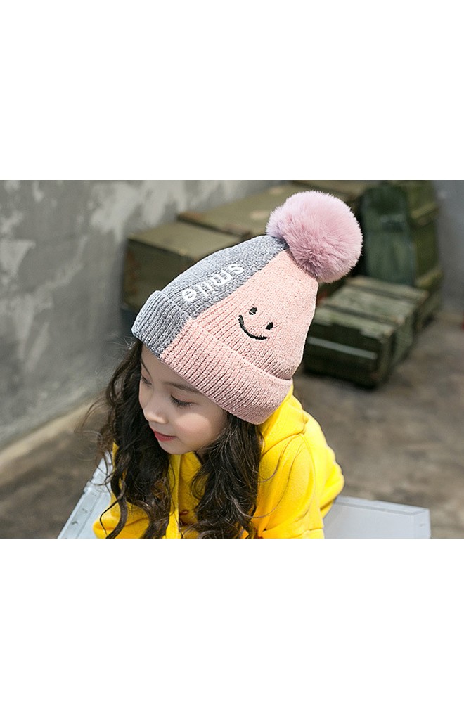 หมวกไหมพรมสีทูโทนปัก smile ด้านบนแต่งปอมขนมิ้ง