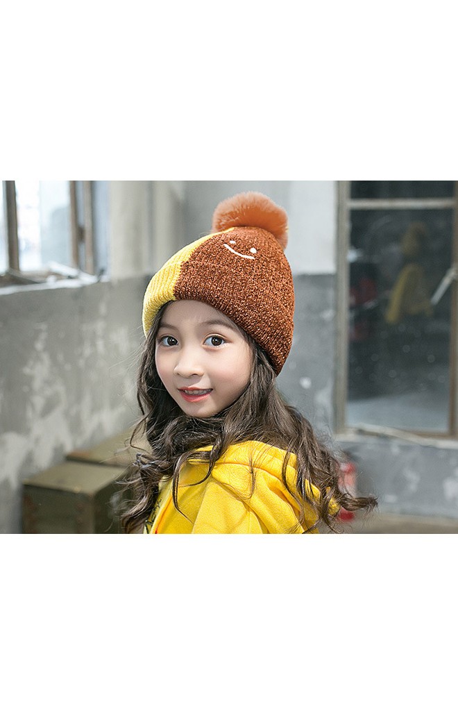 หมวกไหมพรมสีทูโทนปัก smile ด้านบนแต่งปอมขนมิ้ง