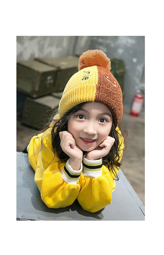 หมวกไหมพรมสีทูโทนปัก smile ด้านบนแต่งปอมขนมิ้ง