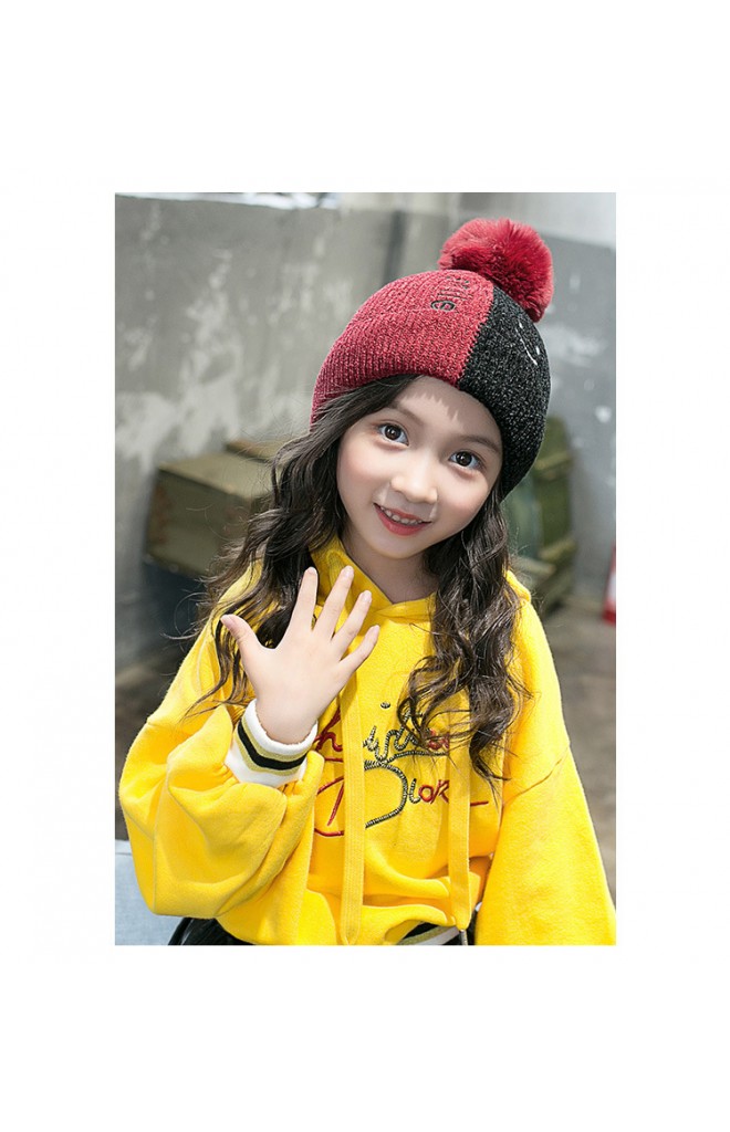 หมวกไหมพรมสีทูโทนปัก smile ด้านบนแต่งปอมขนมิ้ง