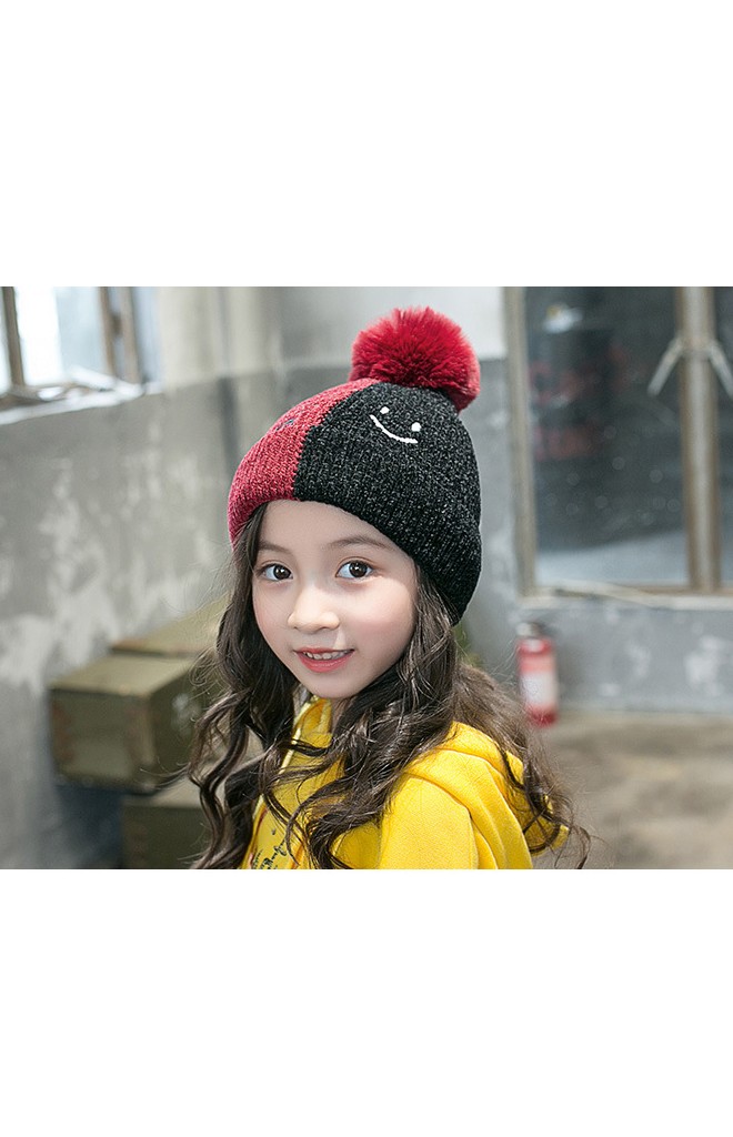 หมวกไหมพรมสีทูโทนปัก smile ด้านบนแต่งปอมขนมิ้ง