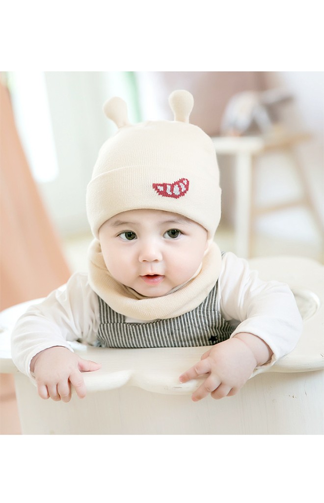 เซ็ตหมวกไหมพรมแต่งหนวดตั้งปักรูปปากมาพร้อมผ้าสวมคอ GZMM