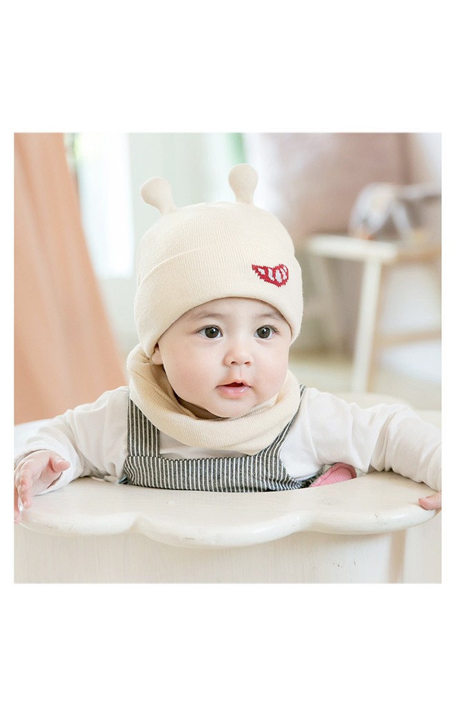 เซ็ตหมวกไหมพรมแต่งหนวดตั้งปักรูปปากมาพร้อมผ้าสวมคอ GZMM