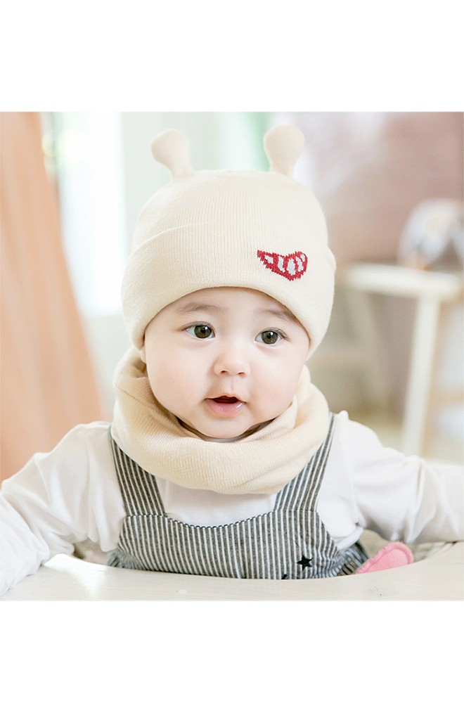 เซ็ตหมวกไหมพรมแต่งหนวดตั้งปักรูปปากมาพร้อมผ้าสวมคอ GZMM