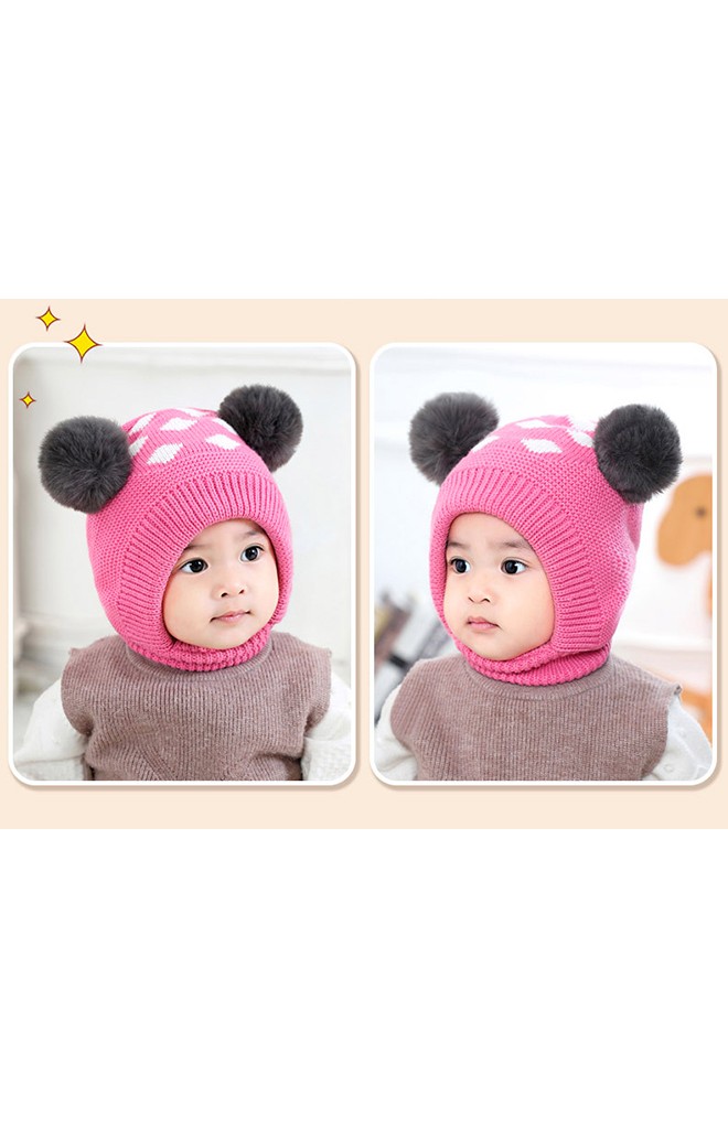 หมวกไหมพรมแต่งปอมขนมิ้ง ด้านบนทอลายสี่เหลี่ยมสีขาว