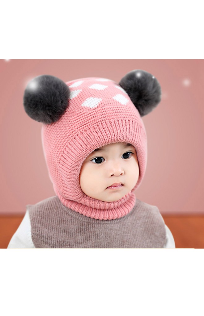 หมวกไหมพรมแต่งปอมขนมิ้ง ด้านบนทอลายสี่เหลี่ยมสีขาว