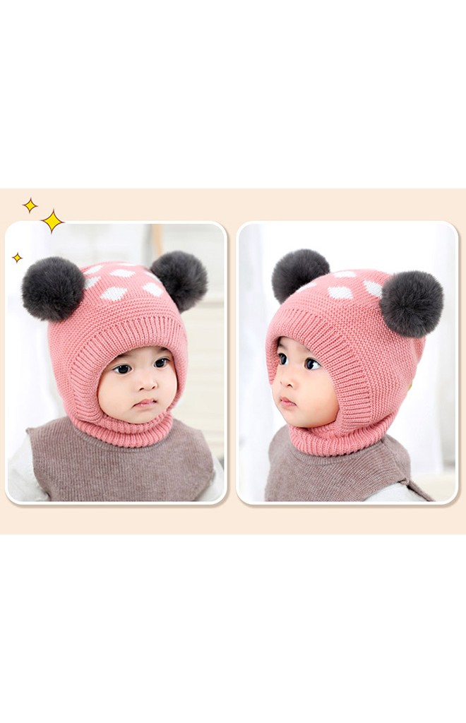 หมวกไหมพรมแต่งปอมขนมิ้ง ด้านบนทอลายสี่เหลี่ยมสีขาว