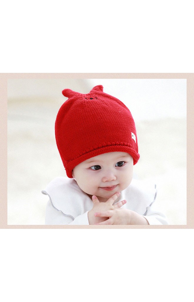 หมวกไหมพรมหูกระต่ายเล็ก ด้านบนปักหน้ายิ้มน่ารัก TUTUYA