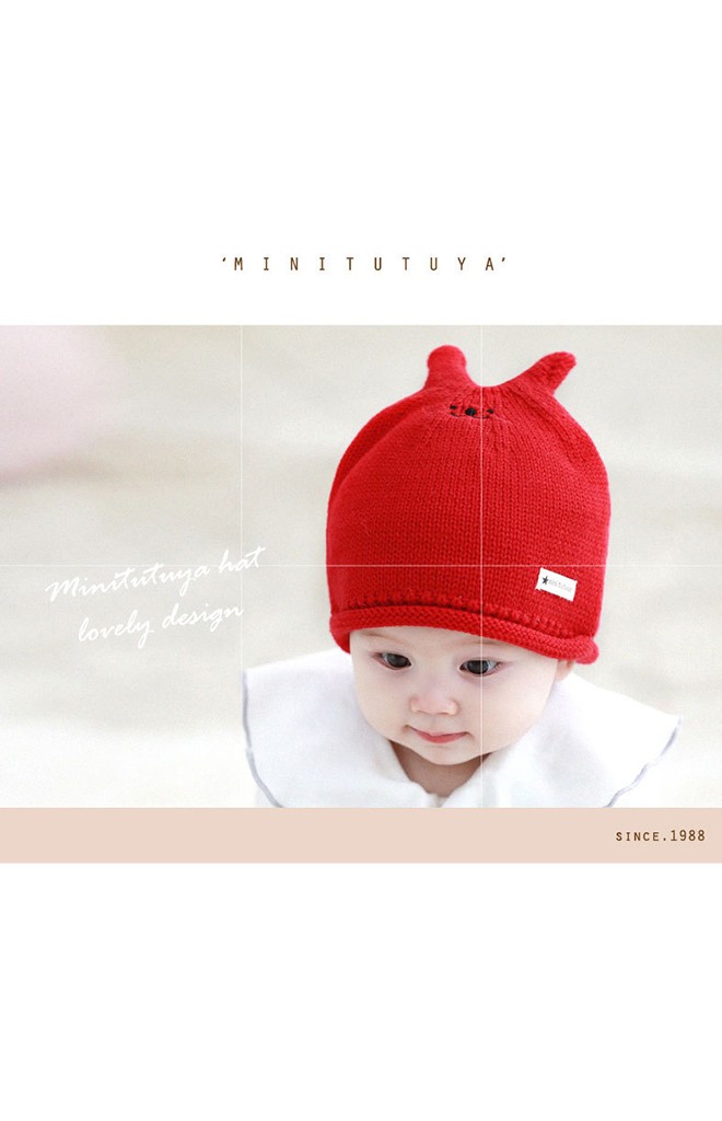 หมวกไหมพรมหูกระต่ายเล็ก ด้านบนปักหน้ายิ้มน่ารัก TUTUYA
