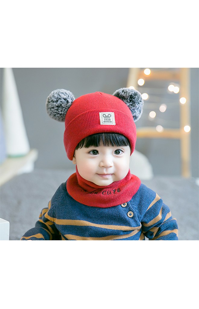 เซ็ตหมวกแต่งปอมปอมขนมิ้งมาพร้อมผ้าสวมคอ ปัก I am cute จาก GZMM