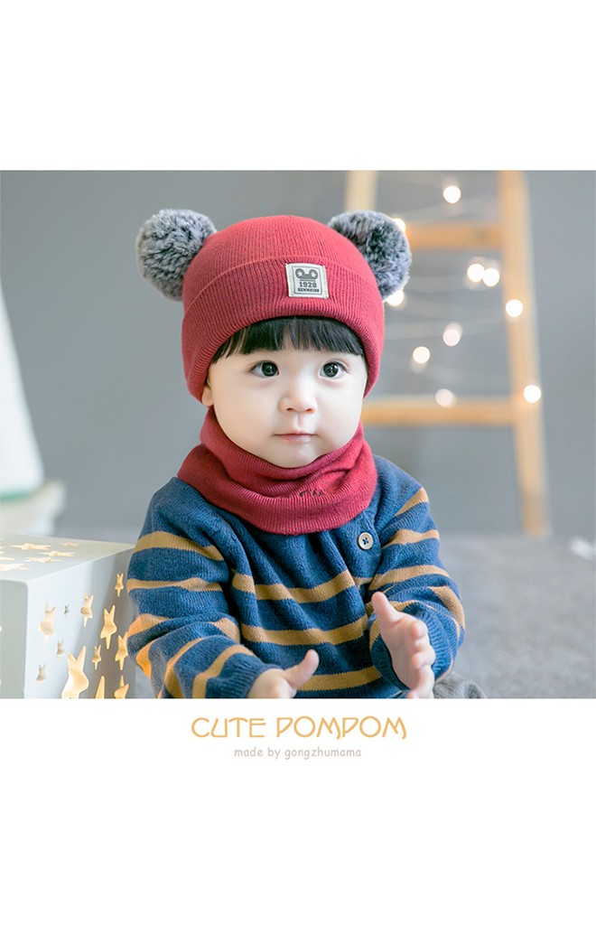 เซ็ตหมวกแต่งปอมปอมขนมิ้งมาพร้อมผ้าสวมคอ ปัก I am cute จาก GZMM