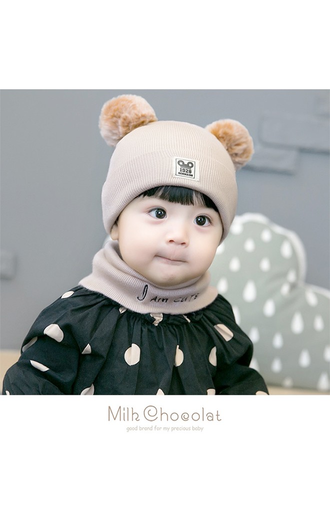 เซ็ตหมวกแต่งปอมปอมขนมิ้งมาพร้อมผ้าสวมคอ ปัก I am cute จาก GZMM