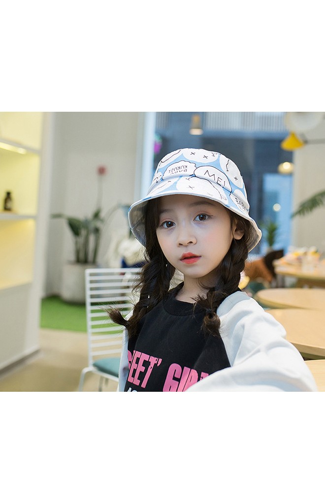 หมวก Bucket ลายหน้ายิ้มสกรีนอักษร จาก KUKUJI