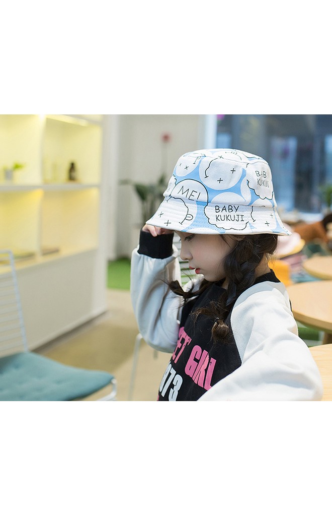 หมวก Bucket ลายหน้ายิ้มสกรีนอักษร จาก KUKUJI