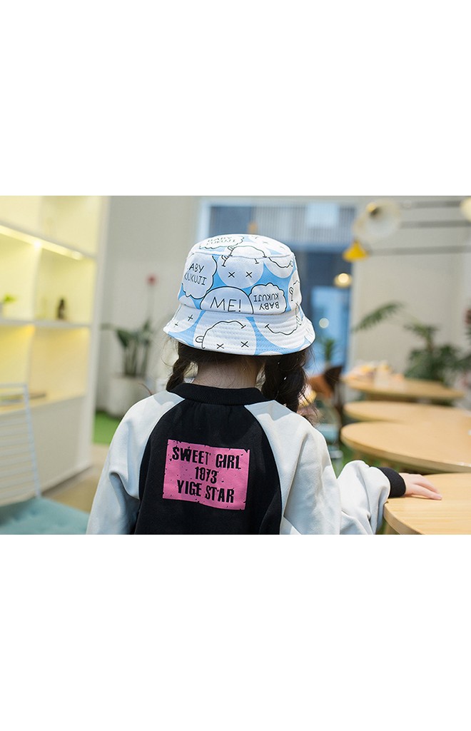 หมวก Bucket ลายหน้ายิ้มสกรีนอักษร จาก KUKUJI