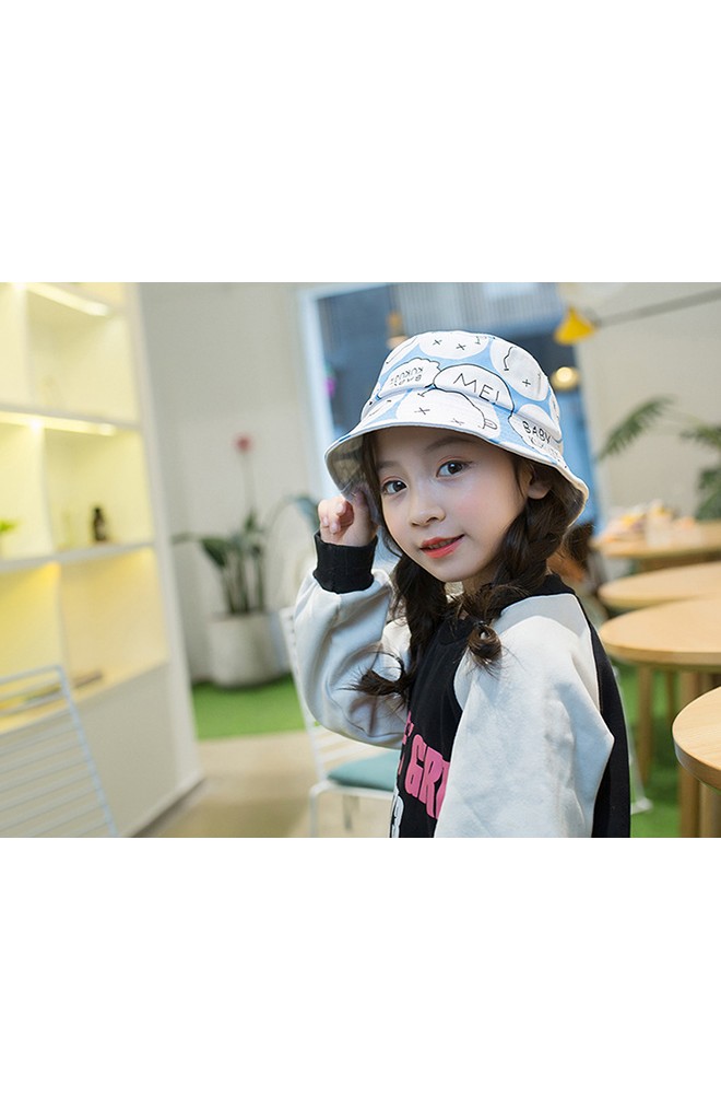 หมวก Bucket ลายหน้ายิ้มสกรีนอักษร จาก KUKUJI