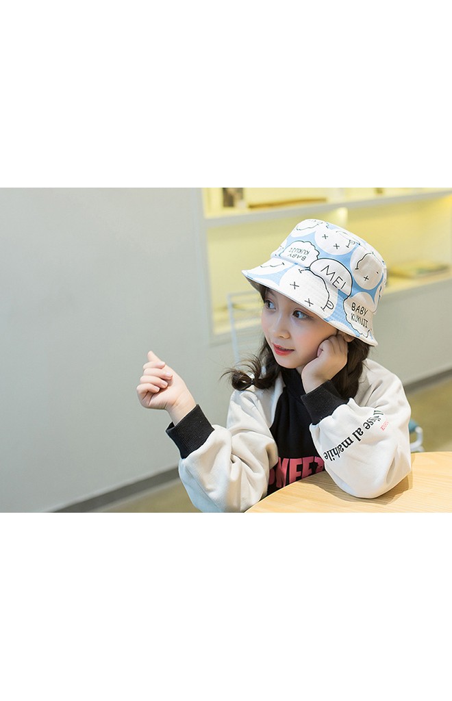 หมวก Bucket ลายหน้ายิ้มสกรีนอักษร จาก KUKUJI
