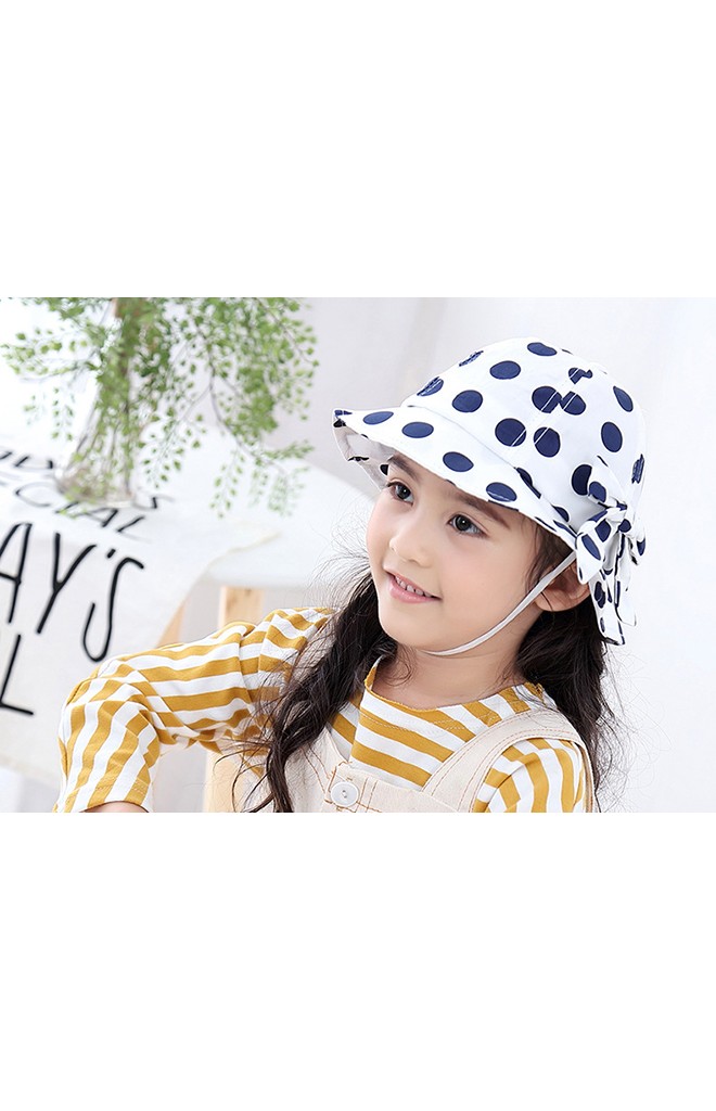 หมวก Bucket ลายจุดแต่งโบว์น่ารัก มีสายยืดคล้องใต้คาง KUKUJI