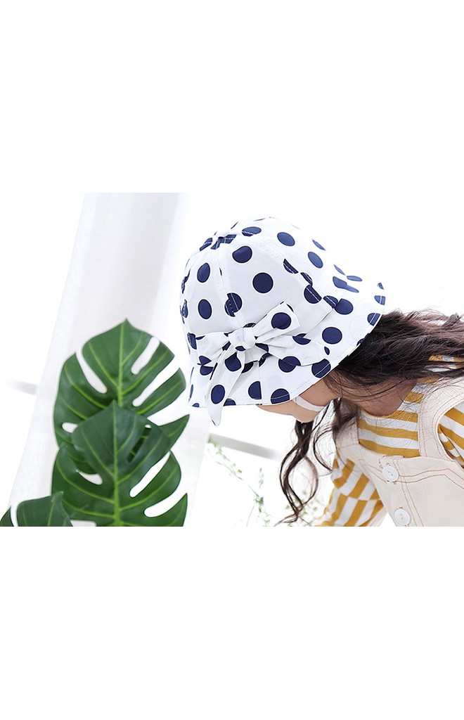 หมวก Bucket ลายจุดแต่งโบว์น่ารัก มีสายยืดคล้องใต้คาง KUKUJI