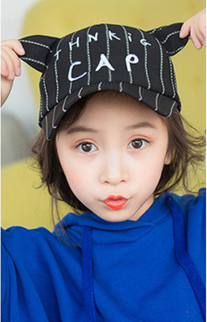 หมวกแก๊ปเด็กลายทางแต่งหู ด้านหน้าปัก THNKiG CAP จาก KUKUJI หมวกแก๊ปเด็กลายทางแต่งหู ด้านหน้าปัก THNKiG CAP จาก KUKUJI