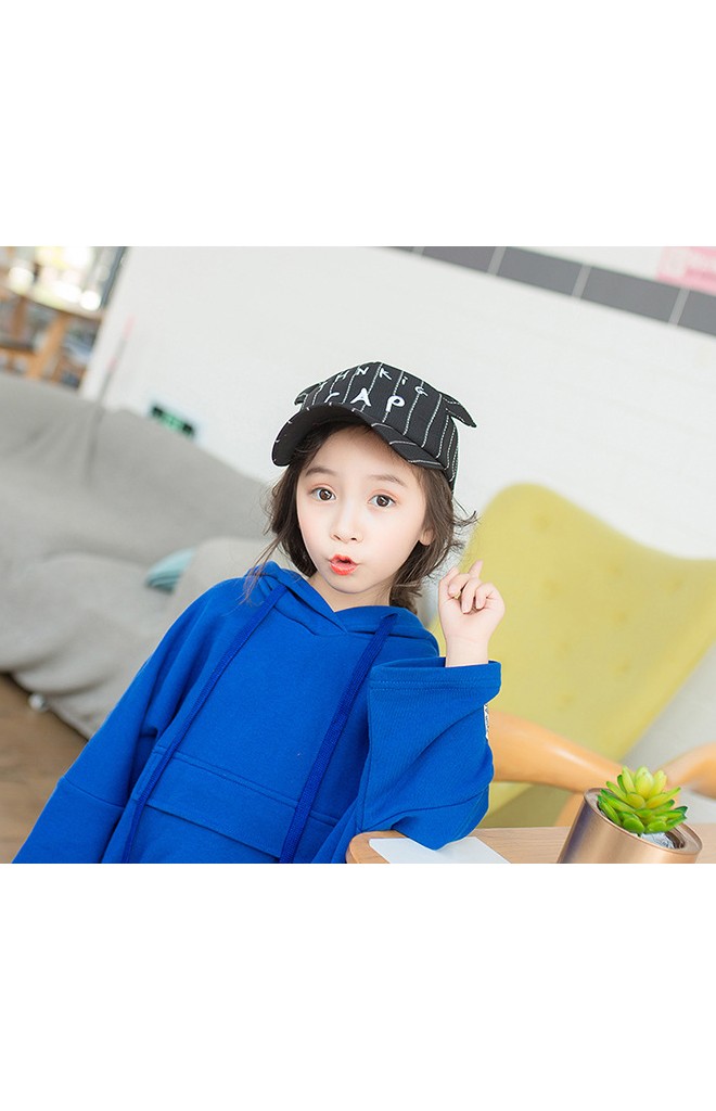 หมวกแก๊ปเด็กลายทางแต่งหู ด้านหน้าปัก THNKiG CAP จาก KUKUJI