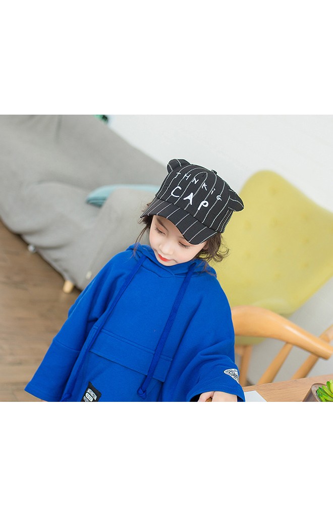 หมวกแก๊ปเด็กลายทางแต่งหู ด้านหน้าปัก THNKiG CAP จาก KUKUJI